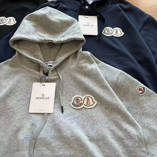 Moncler Hoodies & Sweatshirts Logo-patch pullover hoodie with kangaroo pocket product detail image 2