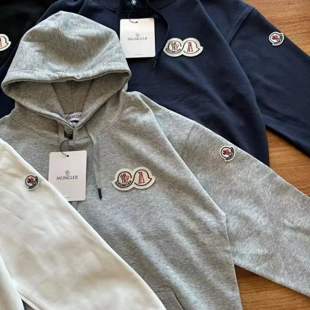Moncler Hoodies & Sweatshirts Logo-patch pullover hoodie with kangaroo pocket product detail image 4