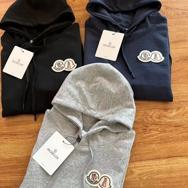 Moncler Hoodies & Sweatshirts Logo-patch pullover hoodie with kangaroo pocket product detail image 3
