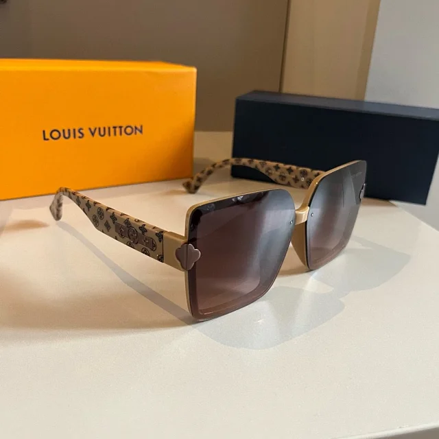 Louis Vuitton Eyewear Oversized square-frame sunglasses product detail image 18