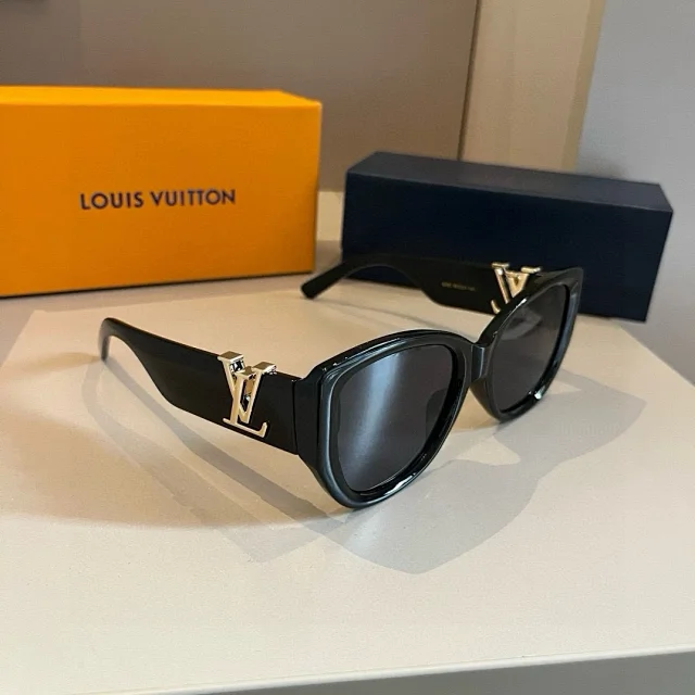 Louis Vuitton Eyewear Oversized square-frame sunglasses product detail image 17