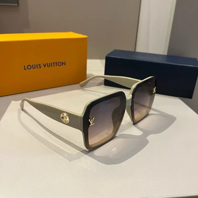 Louis Vuitton Eyewear Oversized square-frame sunglasses product detail image 2