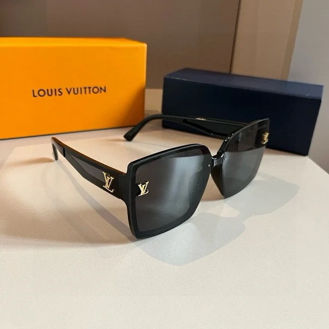 Louis Vuitton Eyewear Oversized square-frame sunglasses product detail image 32