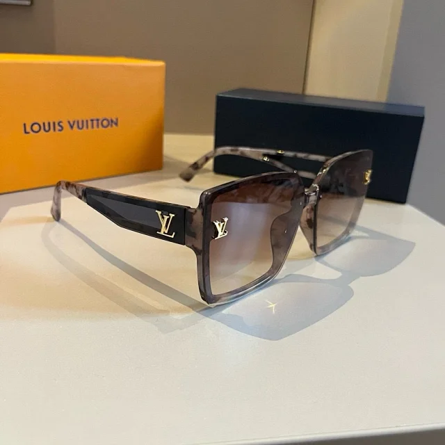 Louis Vuitton Eyewear Oversized square-frame sunglasses product detail image 31