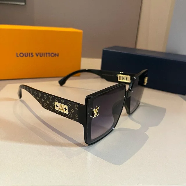Louis Vuitton Eyewear Oversized square-frame sunglasses product detail image 5