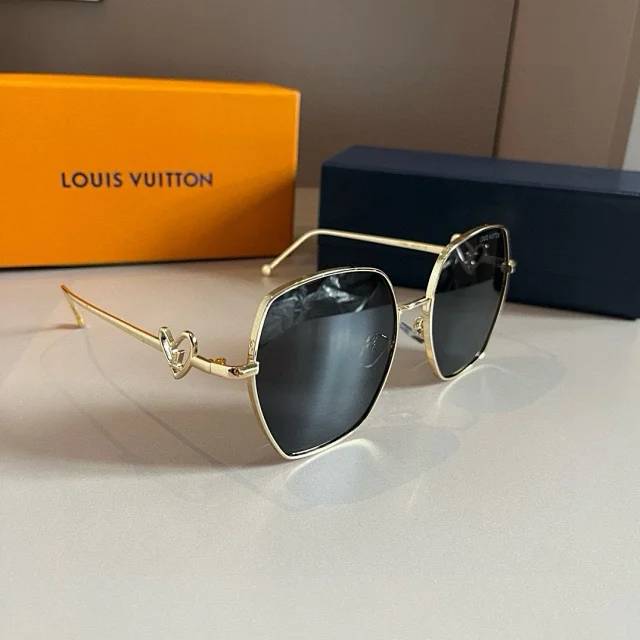 Louis Vuitton Eyewear Oversized square-frame sunglasses product detail image 30