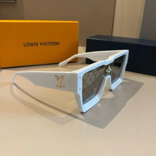 Louis Vuitton Eyewear Oversized square-frame sunglasses product detail image 28