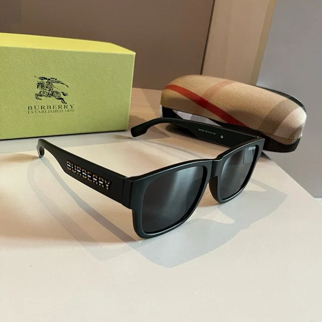 Burberry Eyewear Logo-accented sunglasses product detail image 21