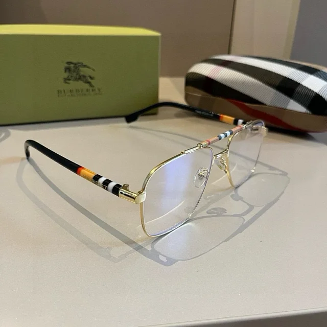 Burberry Eyewear Logo-accented sunglasses product detail image 29