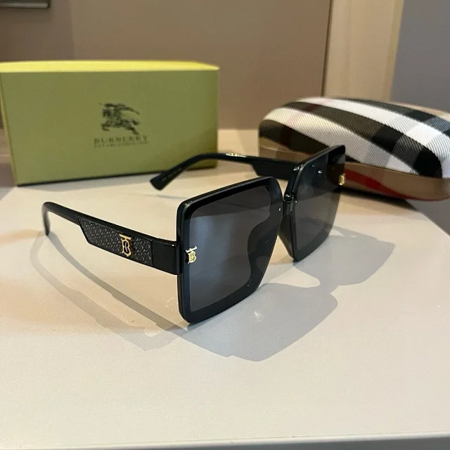 Burberry Eyewear Logo-accented sunglasses product detail image 18