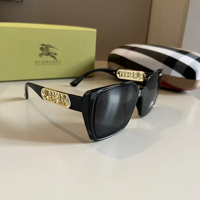 Burberry Eyewear Logo-accented sunglasses product detail image 16