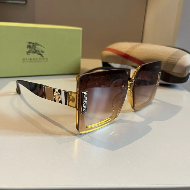 Burberry Eyewear Logo-accented sunglasses product detail image 15