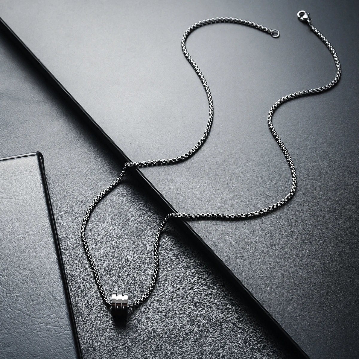 L004-C cylinder necklace black