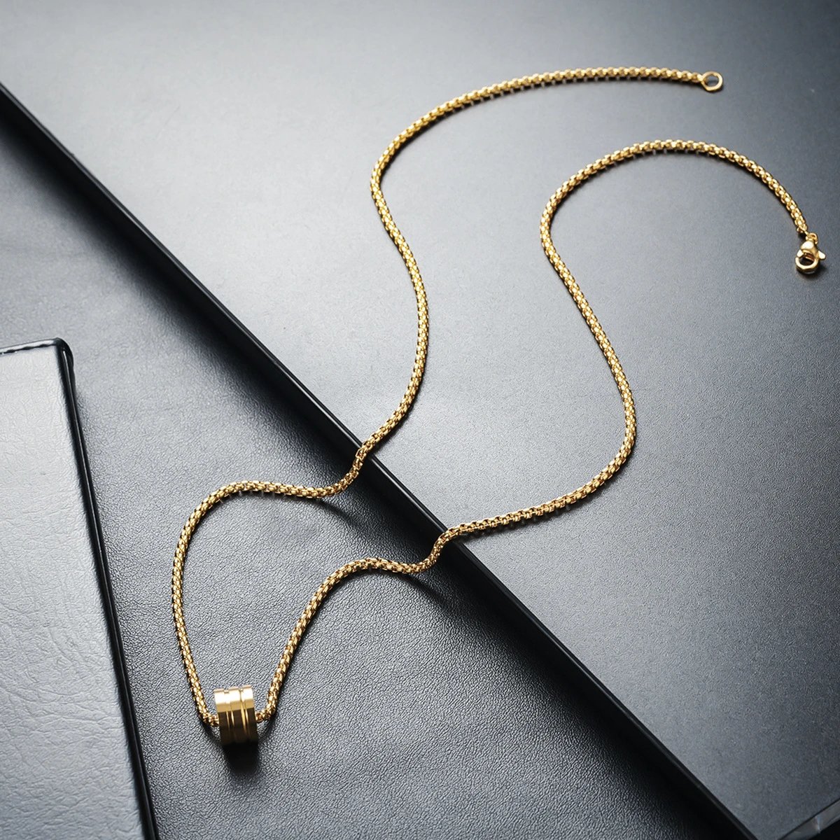 L004-B [cylindrical necklace] gold