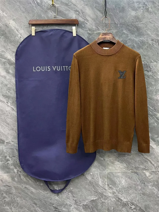 Burberry Knitwear Crew-Neck Sweater with Embroidered TB Monogram product detail image 28