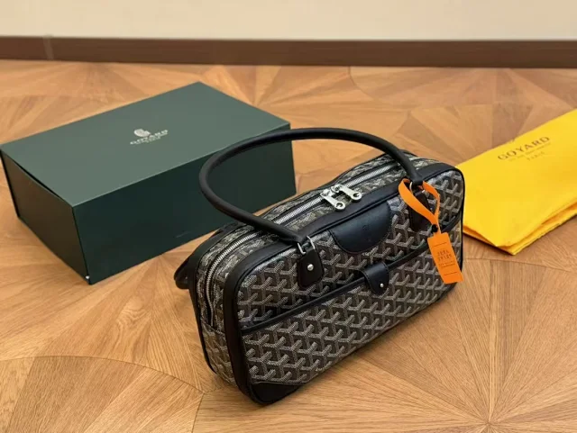 Goyard Crossbody Bags Flap bag with Goyardine pattern product detail image 35