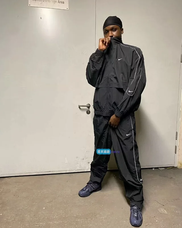 Nike Jackets Zip-Up Windbreaker Jacket with Contrast Piping product detail image 5