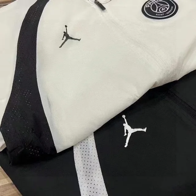 Nike Jackets Zip-Up Windbreaker Jacket with Contrast Piping product detail image 9