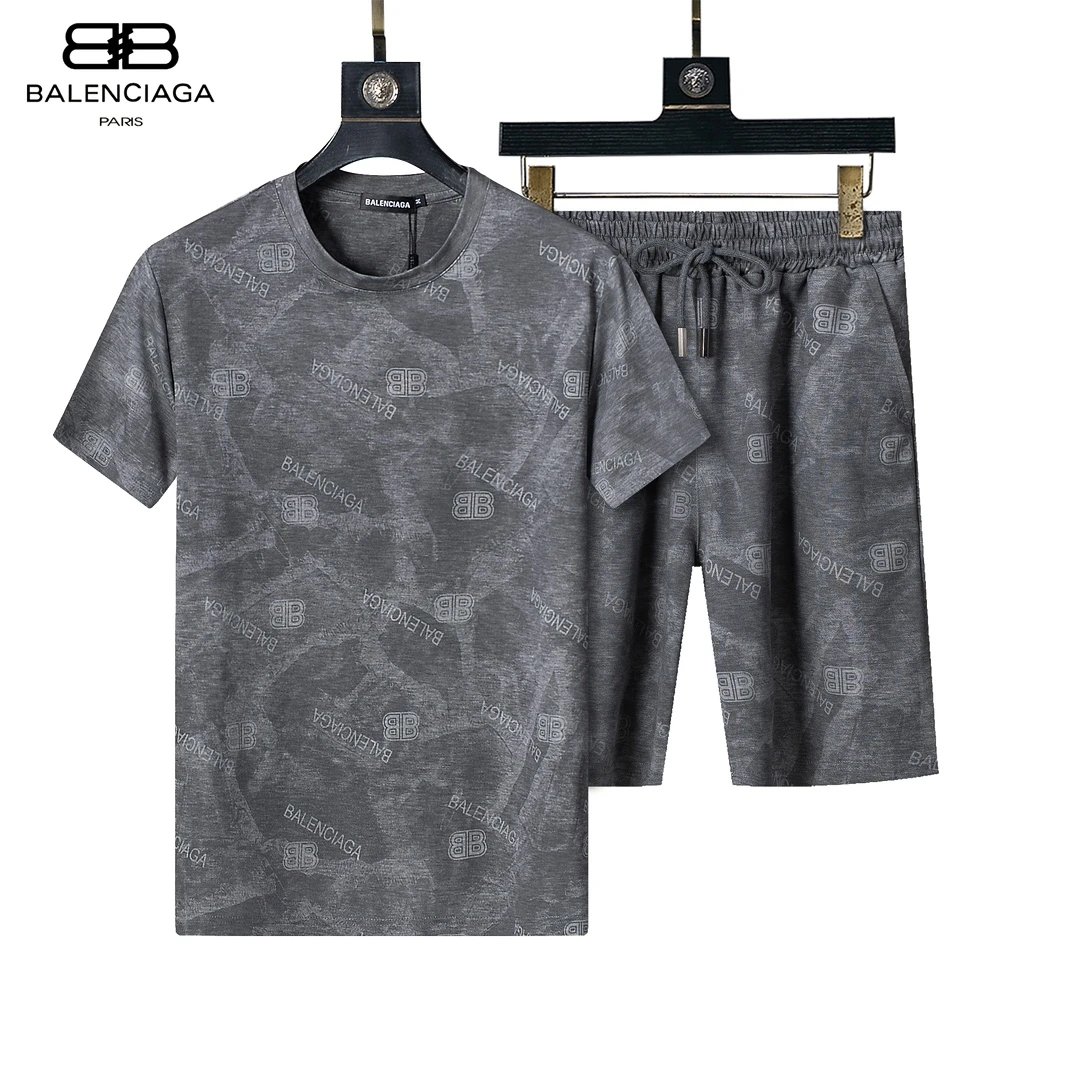 Gucci Matching Sets Short-Sleeve T-Shirt and Shorts Set — 20