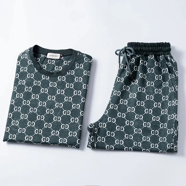 Gucci Matching Sets Short-Sleeve T-Shirt and Shorts Set product detail image 8