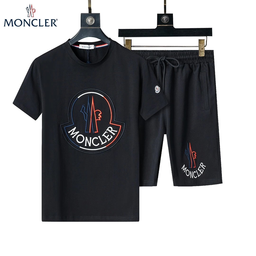 Gucci Matching Sets Short-Sleeve T-Shirt and Shorts Set — 19