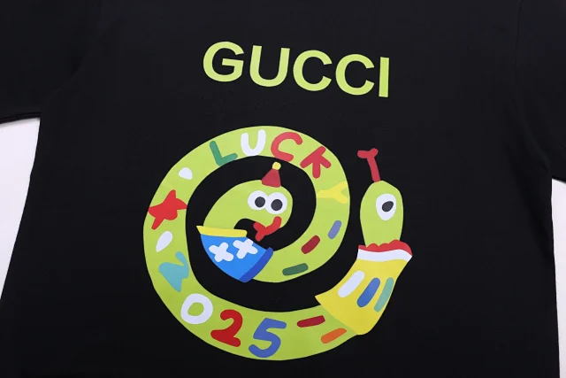 Gucci T-Shirts Short-Sleeve Logo Graphic T-Shirt product detail image 9