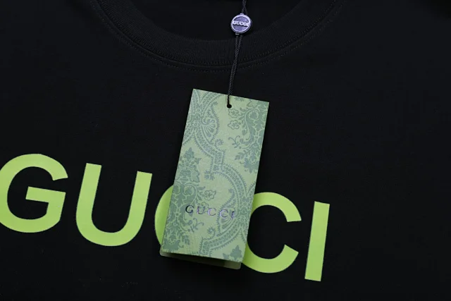 Gucci T-Shirts Short-Sleeve Logo Graphic T-Shirt product detail image 12