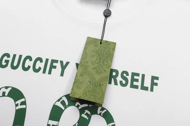 Gucci T-Shirts Short-Sleeve Logo Graphic T-Shirt product detail image 18