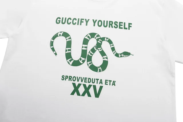 Gucci T-Shirts Short-Sleeve Logo Graphic T-Shirt product detail image 17