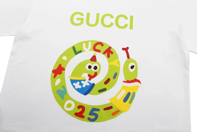 Gucci T-Shirts Short-Sleeve Logo Graphic T-Shirt product detail image 4
