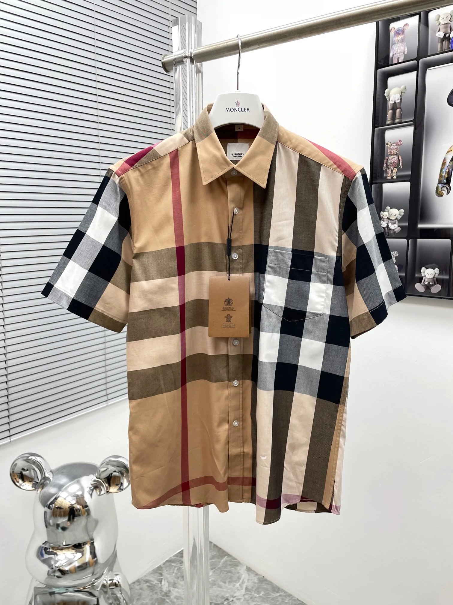 Burberry Shirts Short-Sleeve Plaid Button-Up Shirt — UM016