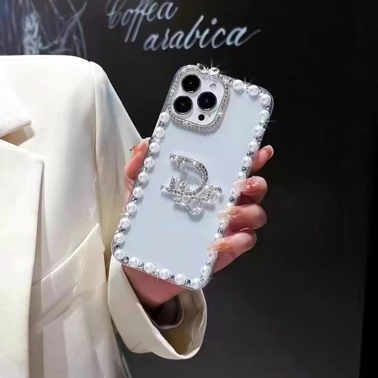 Diamond-Encrusted Phone Case photo 8