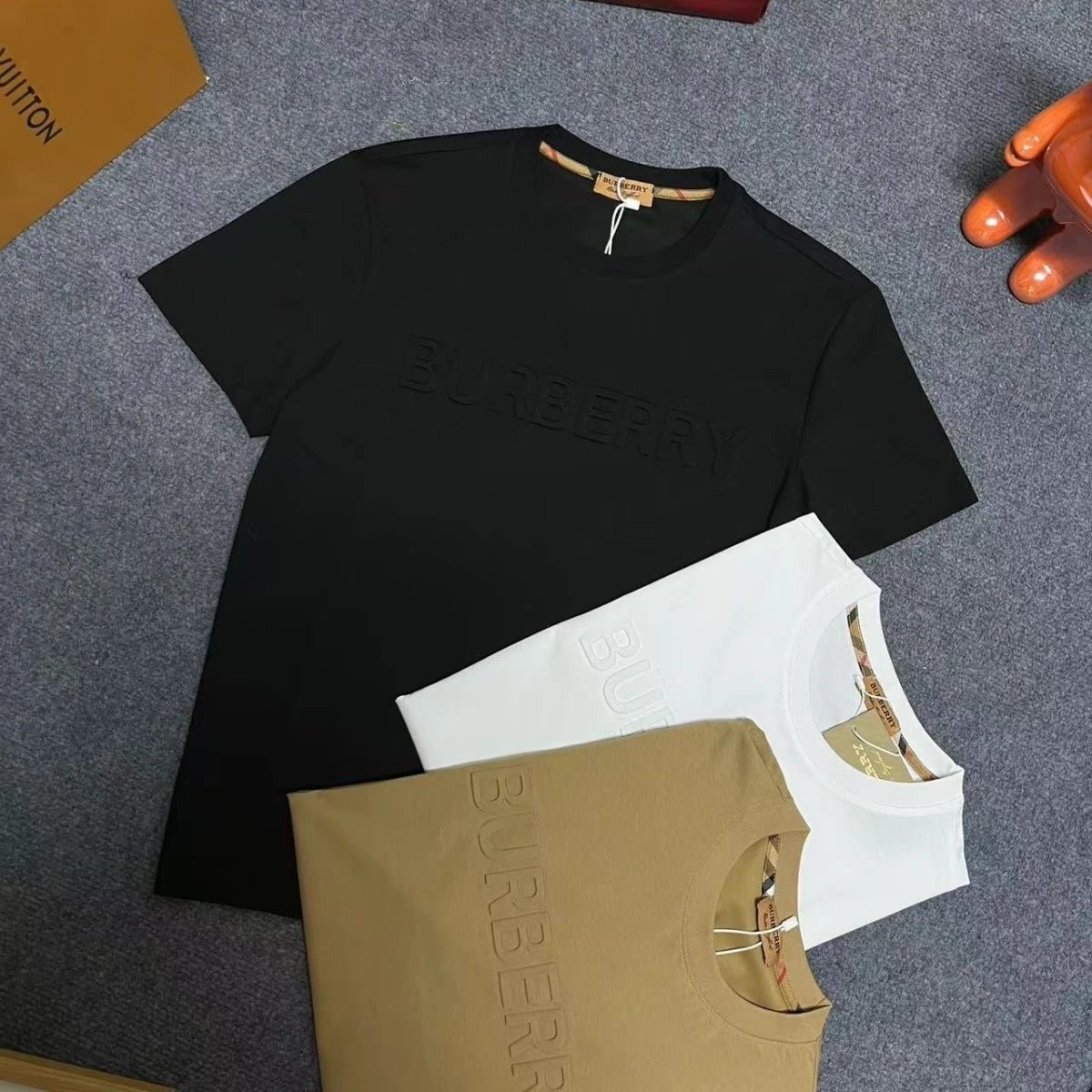 Burberry Embossed Logo T-Shirt [19 styles]