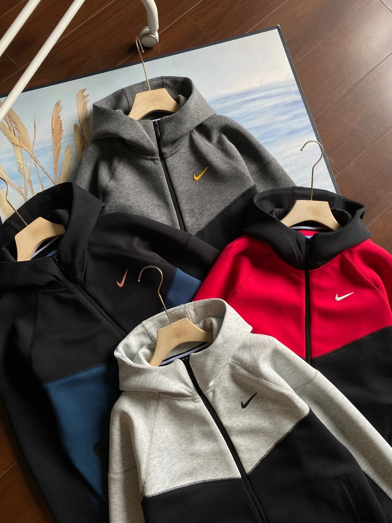Nike Tech Fleece Gray Hooded Zip-Up Sweatshirt