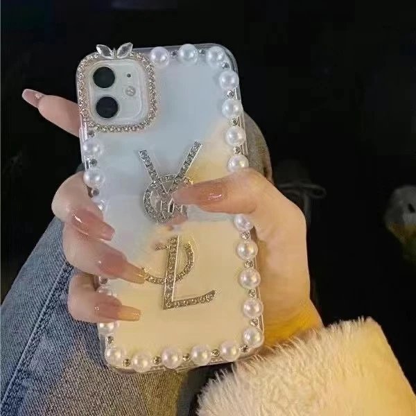 Diamond-Encrusted Phone Case photo 4