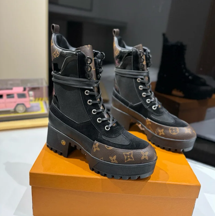 Hermès Chelsea Black Leather Riding Boots
