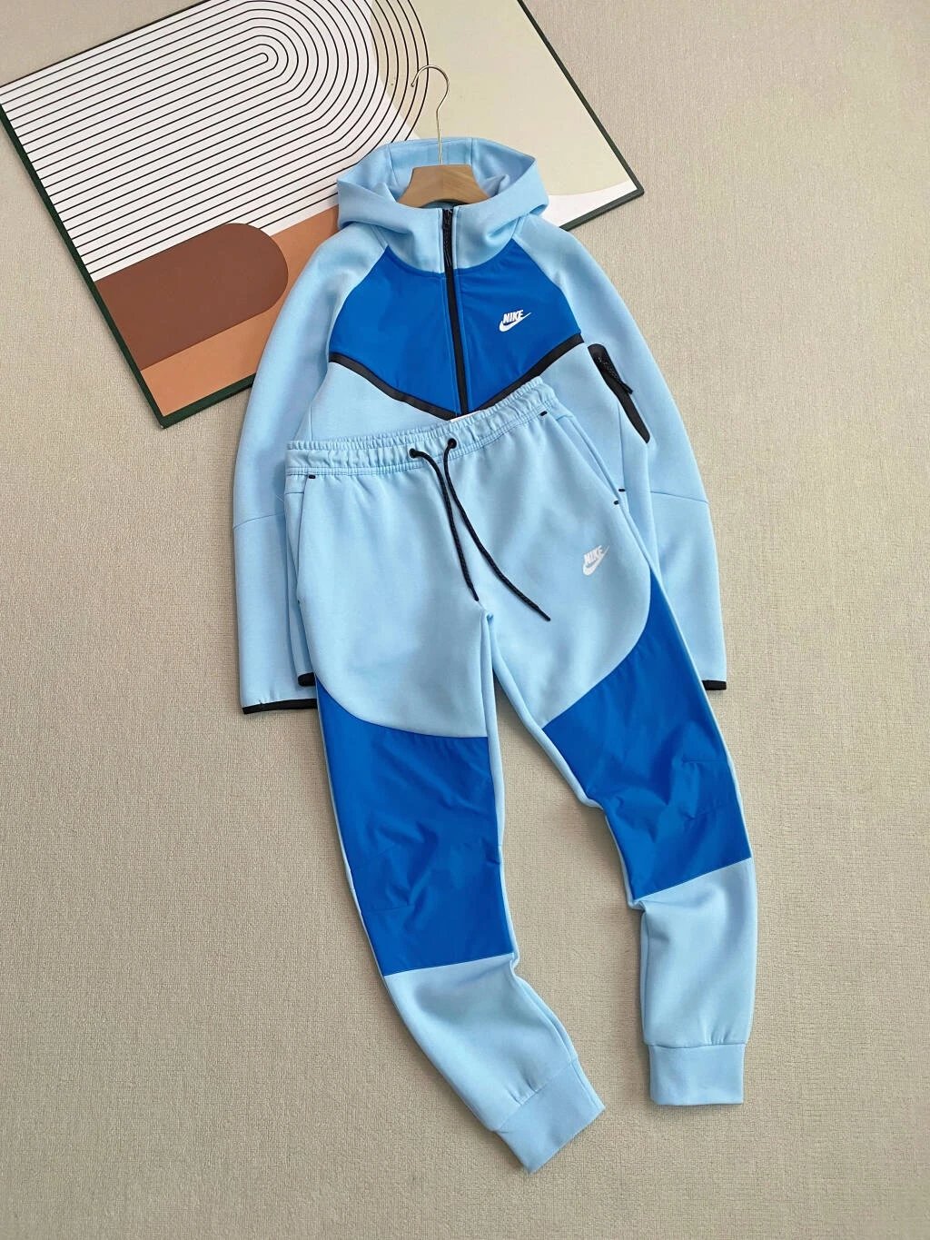 Nike Tech Fleece Gray Hooded Zip-Up Sweatshirt