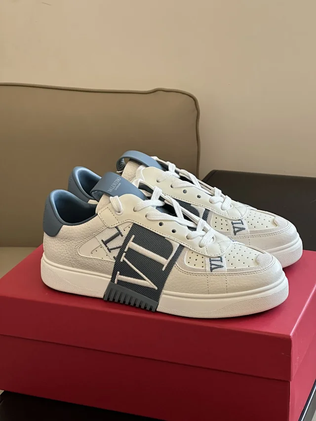 Valentino Sneakers Low-top Roman Stud product detail image 17
