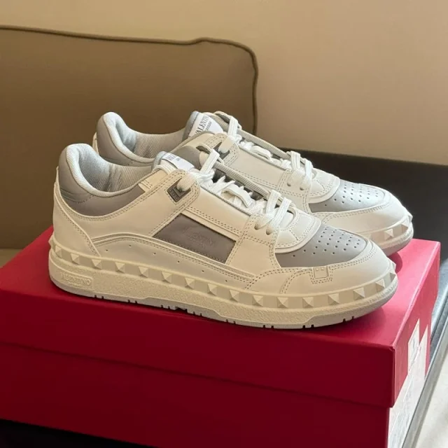 Valentino Sneakers Low-top Roman Stud product detail image 10