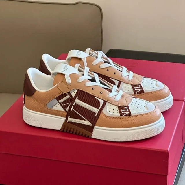 Valentino Sneakers Low-top Roman Stud product detail image 15