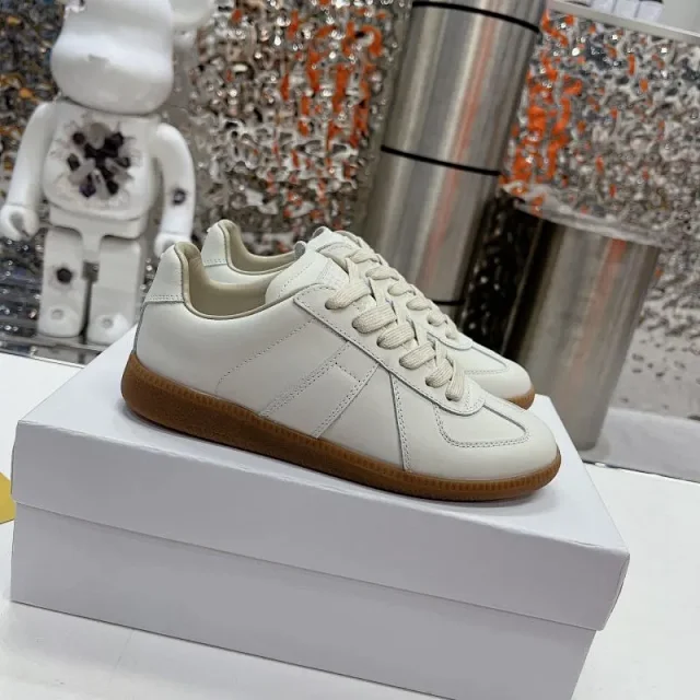 MM6 Maison Margiela Sneakers Low-Top Lace-Up Gum-Sole product detail image 13