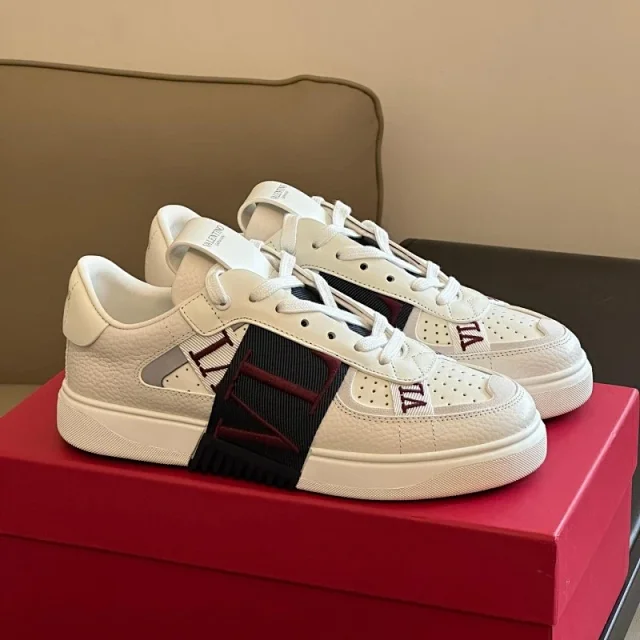 Valentino Sneakers Low-top Roman Stud product detail image 11