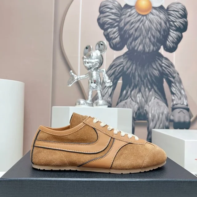 Nike Sneakers Low-top lace-up suede and mesh with gum soles product detail image 13