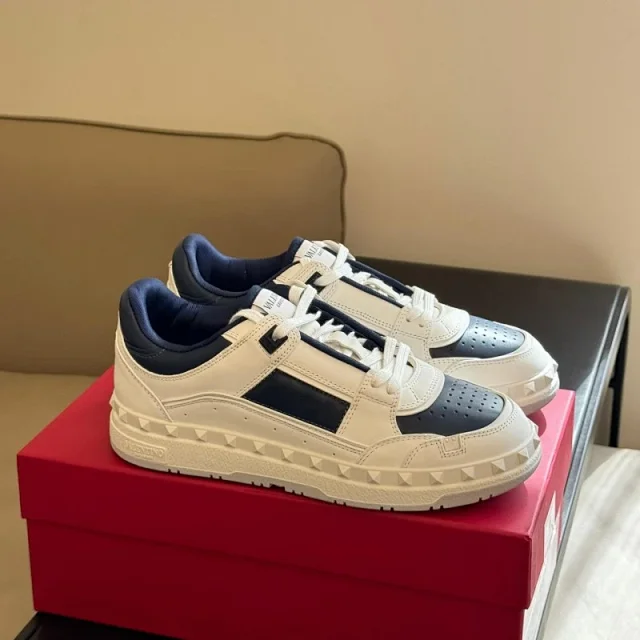 Valentino Sneakers Low-top Roman Stud product detail image 8