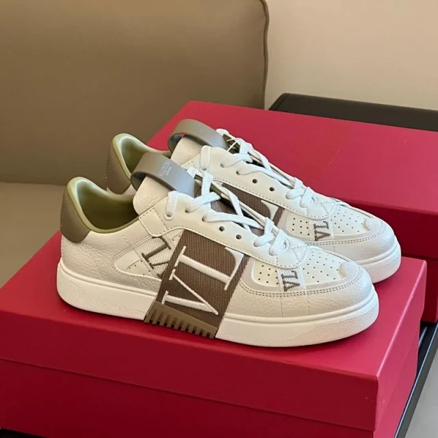 Valentino Sneakers Low-top Roman Stud product detail image 14