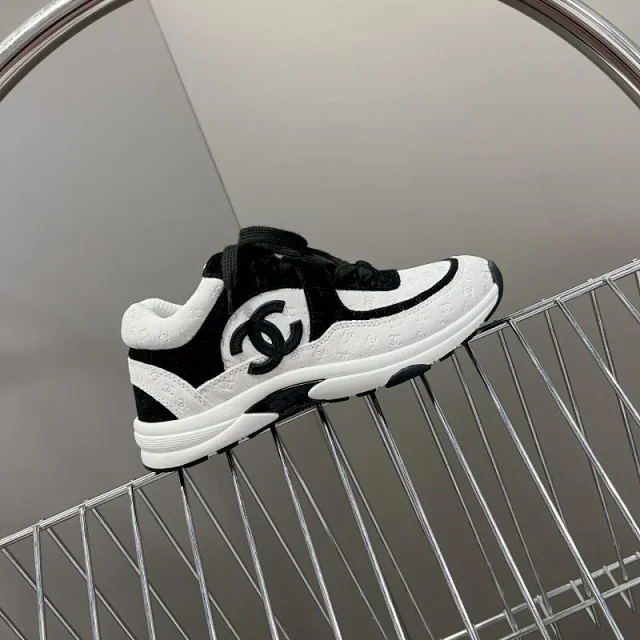 Chanel Sneakers Low-Top Double C Logo product detail image 8