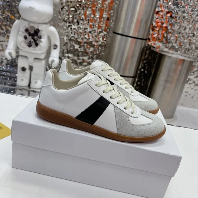 MM6 Maison Margiela Sneakers Low-Top Lace-Up Gum-Sole product detail image 16