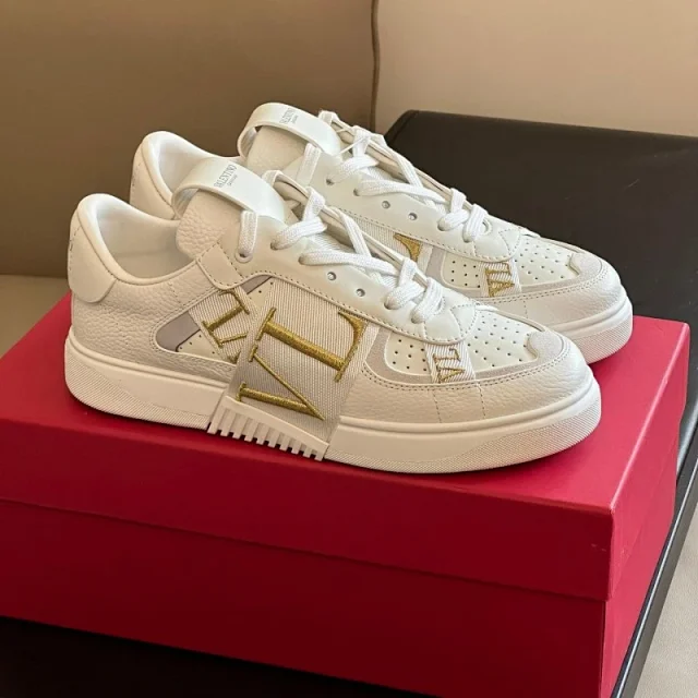 Valentino Sneakers Low-top Roman Stud product detail image 13