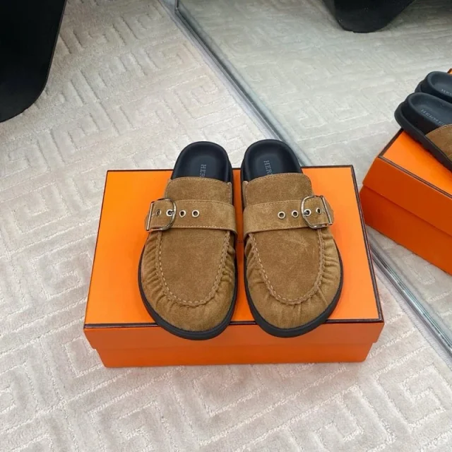 Hermès Slippers Suede buckle mule product detail image 3