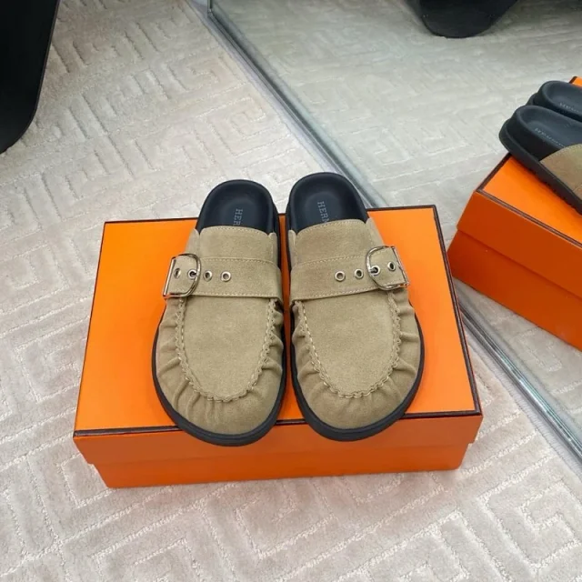 Hermès Slippers Suede buckle mule product detail image 5